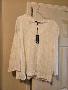 Cable & Gauge XL white lined lace top with sheer split sleeves, NWT